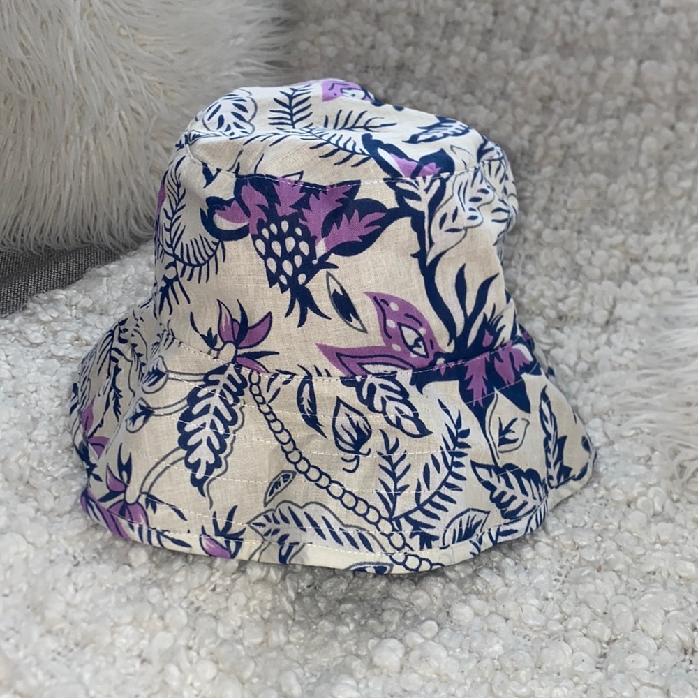NWT Hat attack floral bucket hat